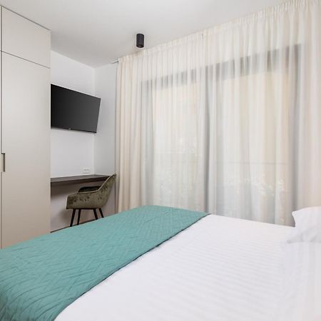 Apartmani Vila Mara M 1 Heated Pool Omišalj Exterior foto