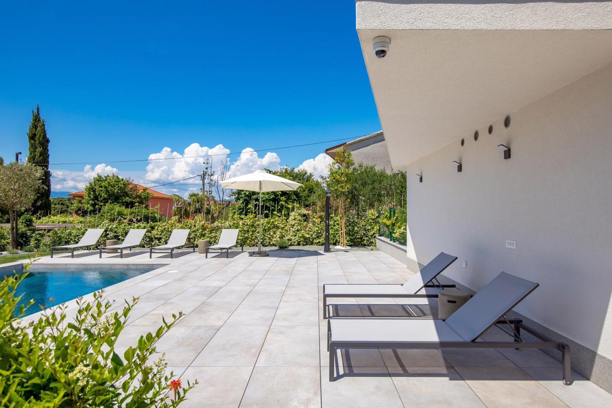 Apartmani Vila Mara M 1 Heated Pool Omišalj Exterior foto